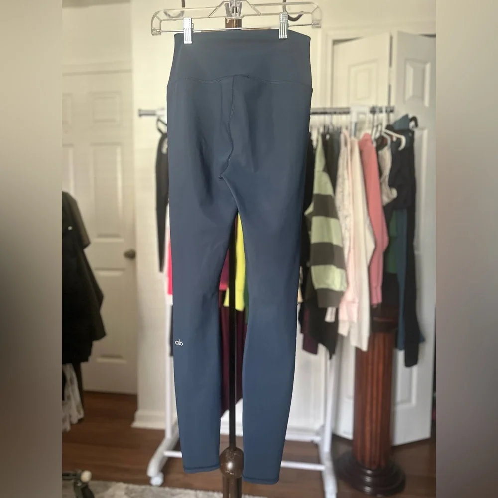 ALO YOGA RIPPED WARRIOR LEGGINGS WOMEN’S SIZE SMALL BLUE - Picture 10 of 10